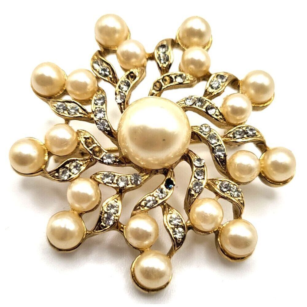 Pearl and Gold Rhinestone Vintage Brooch 1.5in